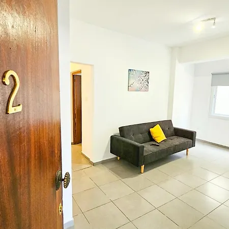 Sunshine Apartment, 150m From Chabad Lubavitch Apartmán Larnaca