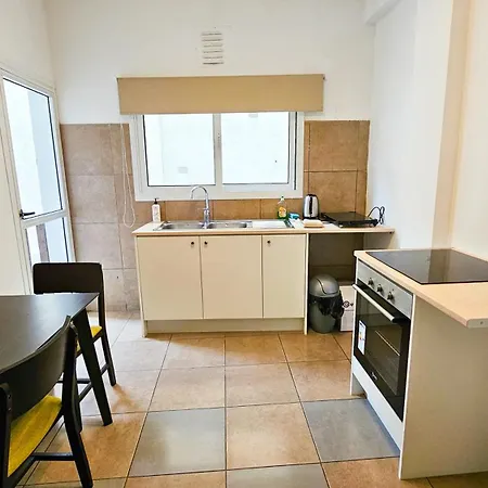 شقة Sunshine Apartment, 150m From Chabad Lubavitch لارنكا