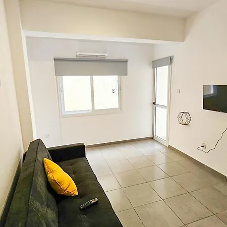 Lejlighed Sunshine Apartment, 150m From Chabad Lubavitch
