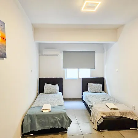 Sunshine Apartment, 150m From Chabad Lubavitch *