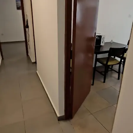 شقة Sunshine Apartment, 150m From Chabad Lubavitch لارنكا