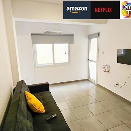 Sunshine Apartment, 150m From Chabad Lubavitch شقة